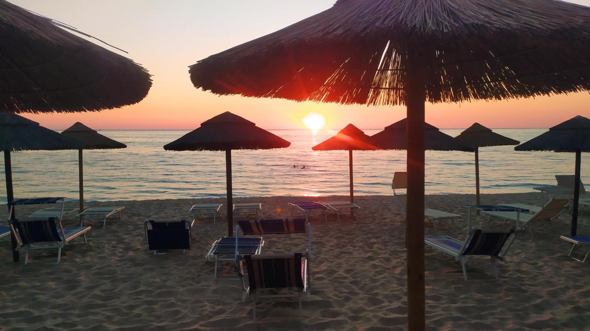 イグレージアスCasa Vacanze Lo Specchioアパートメント エクステリア 写真